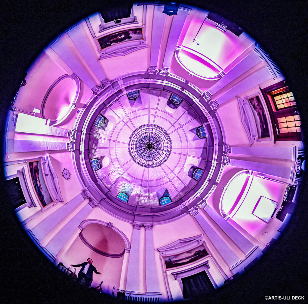 Licht- und Klang-Installation "Sounds of Life" in der Rotunde des historischen Vierordtbad Karlsruhe. Start der Veranstaltungsreihe ist am 19.11.2021.  Foto COPYRIGHT: ARTIS-Uli Deck 