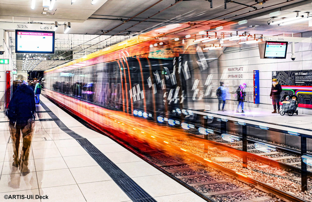 Eröffnung und Inbetriebnahme des Karlsruher U-Bahntunnels für Strassenbahnen, der Teil der sogenannten Kombilösung ist. Foto: COPYRIGHT: ARTIS-Uli Deck 